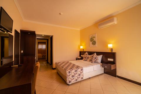 Arakapılı Aile Odası